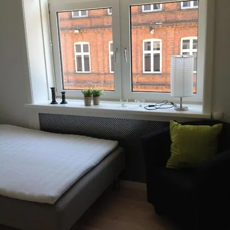 12 Torvegade. 1 Door 4. *