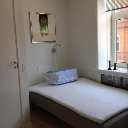 12 Torvegade. 1 Door 4.