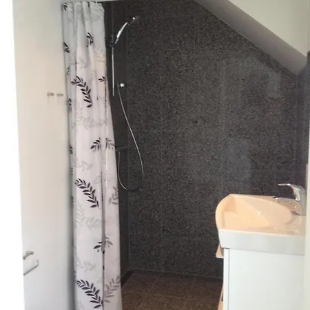 12 Torvegade. 1 Door 4. *