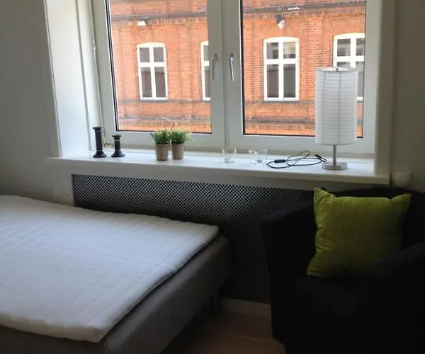 12 Torvegade. 1 Door 4. *